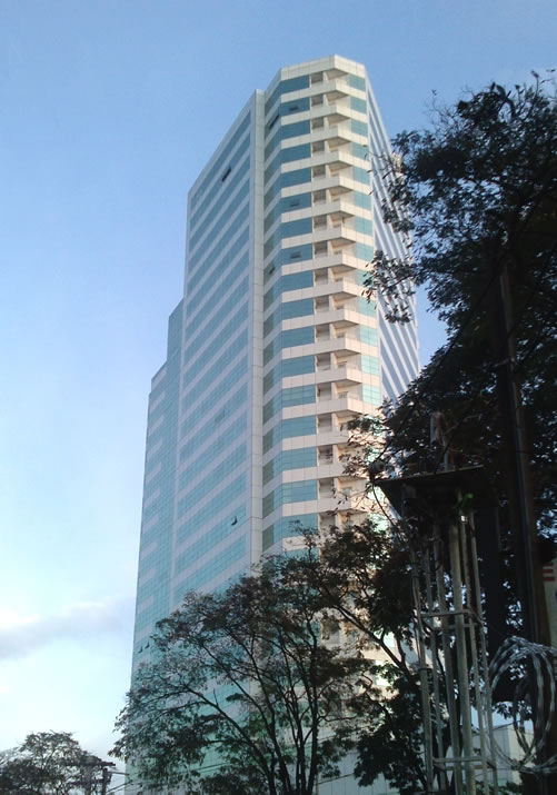 Golden Office em Jundia�